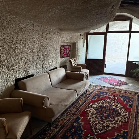 Leyla Cave House Гореме